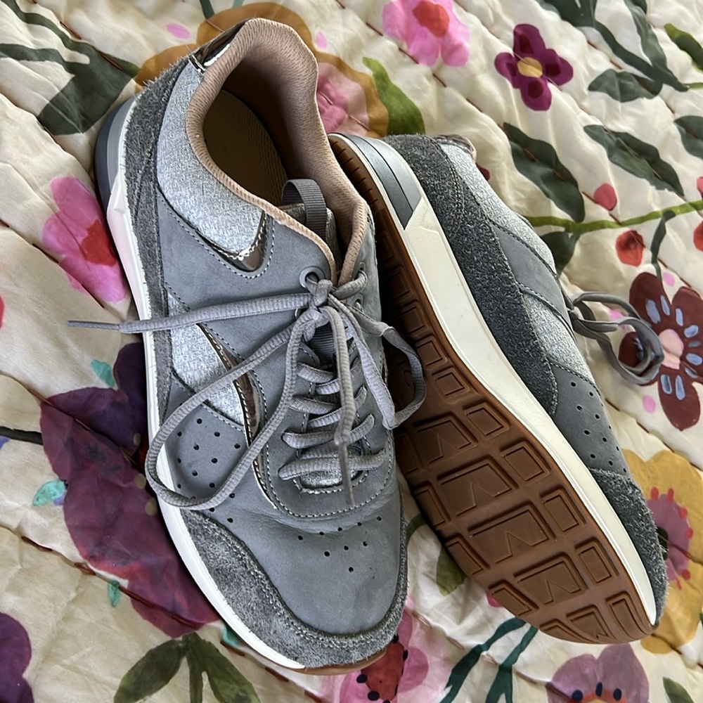 Vionic Sneakers